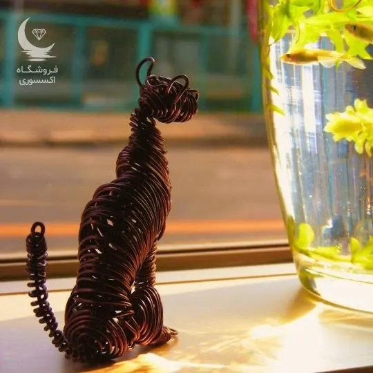 مجسمه سیمی سگ نشسته