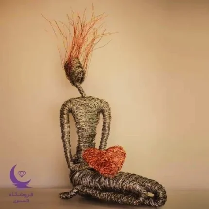 مجسمه سیمی خانم عاشق