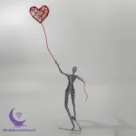 مجسمه سیمی مرد عاشق
